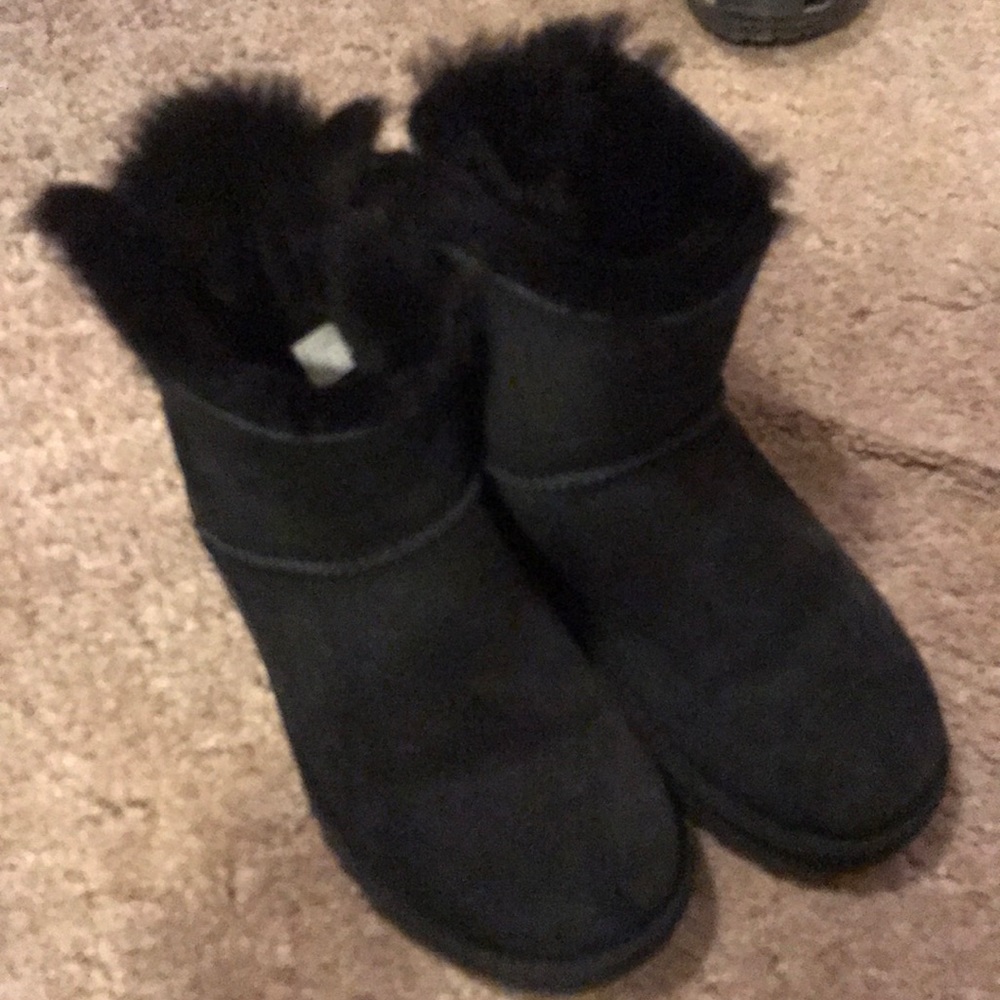 Black bailey bow UGGs